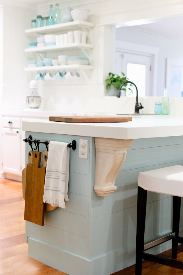 bijeli funkcionalni kuhinjski element