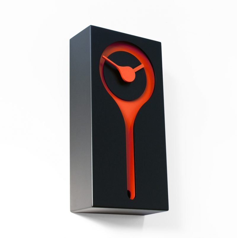 Il design moderno degli orologi a cucù non conosce limiti. Il design moderno degli orologi a cucù non conosce limiti.