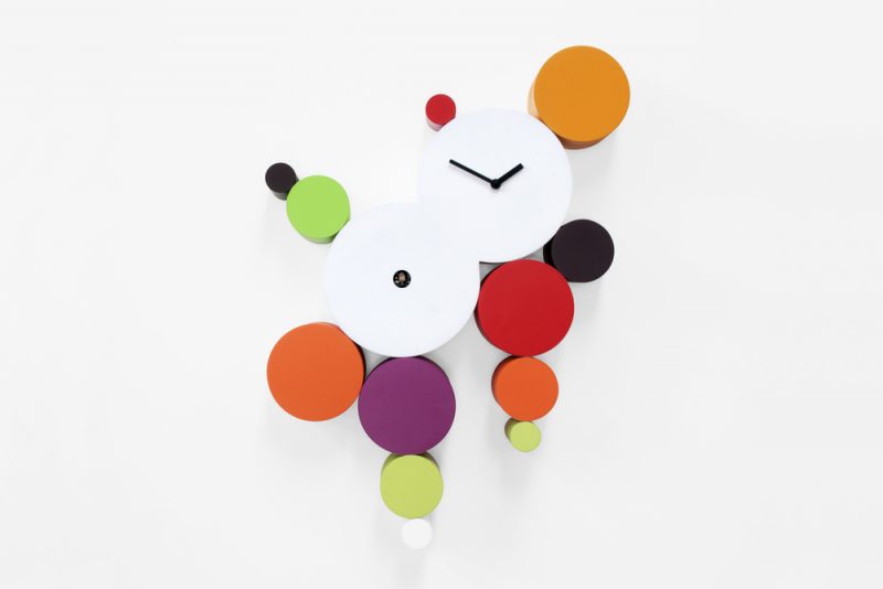 Orologio a cucù dal design unico. Orologio a cucù dal design unico.
