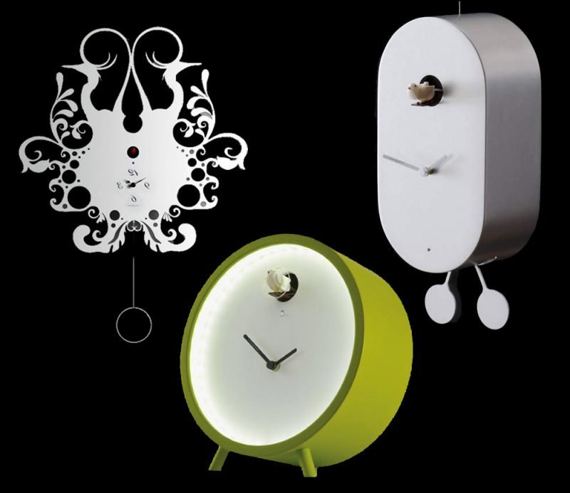 La varietà di orologi a cucù moderni. La varietà di orologi a cucù moderni.
