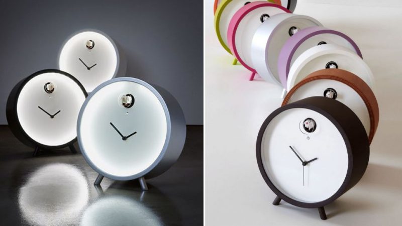 Piccoli orologi a cucù in diversi colori. Piccoli orologi a cucù in diversi colori.