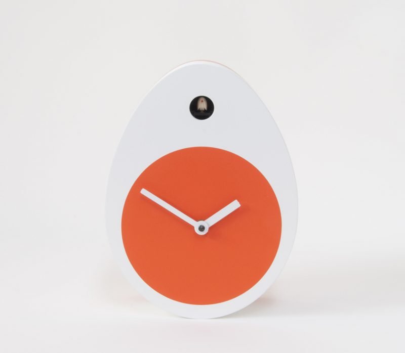 Orologio a cucù a forma di uovo. Orologio a cucù a forma di uovo.
