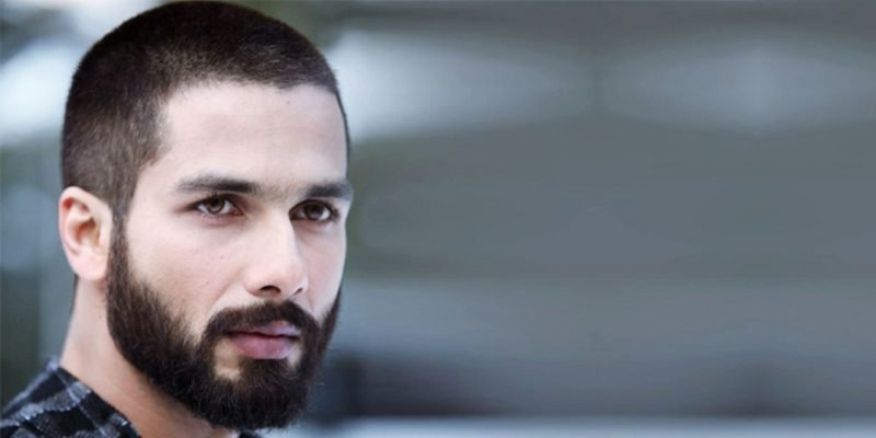 klasszikus legénységi frizura