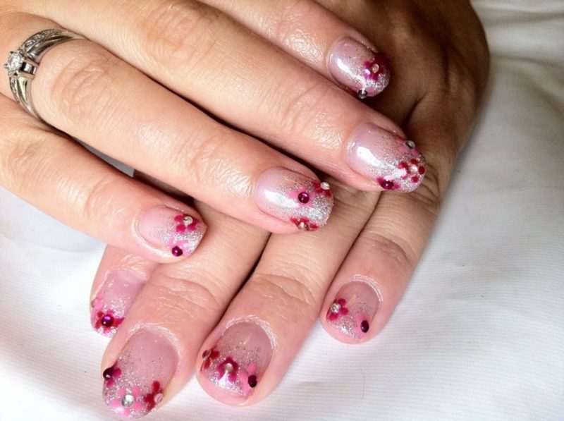 Nokti s sjajnim originalnim dizajnom Dizajn noktiju sjaj i cvijeće