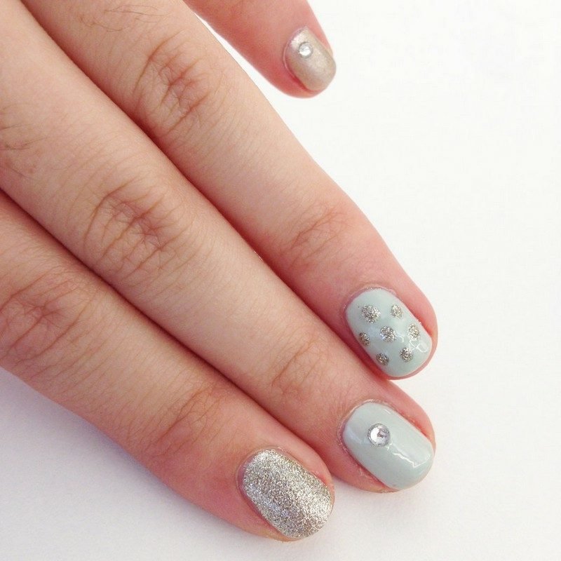 Nokti pastelnih boja svjetlucaju Nokti u pastelnim nijansama sa sjajem