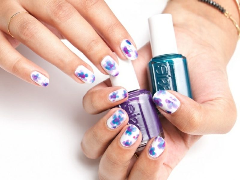 Dizajn noktiju u proljetnim cvjetnim motivima Dizajn noktiju s proljetnim cvjetnim motivima