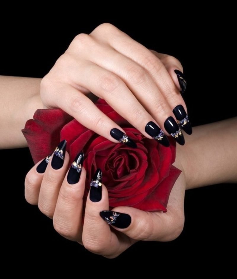Köröm művészeti galéria fekete gél köröm dekoratív kövek