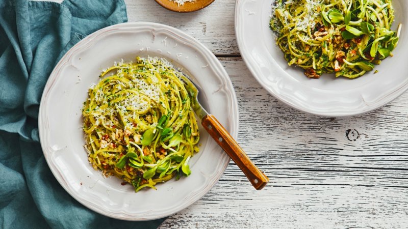 ízletes ételek alacsony kalóriatartalmú cukkini spagetti Kalóriamentes tészta cukkini spagettivel