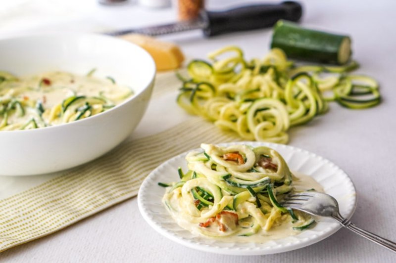 Egyél cukkini spagettit alacsony szénhidráttartalmú alacsony szénhidráttartalmú tészta kalória nélkül cukkini tészta