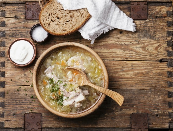 Pripremite pileću juhu s kiselim kupusom juha od puretine dijeta s kiselim kupusom