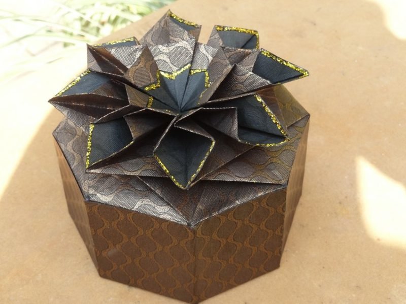 Hajtsa össze a DIY nagyszerű díszdobozt Origami karácsonyi gyönyörű díszdoboz
