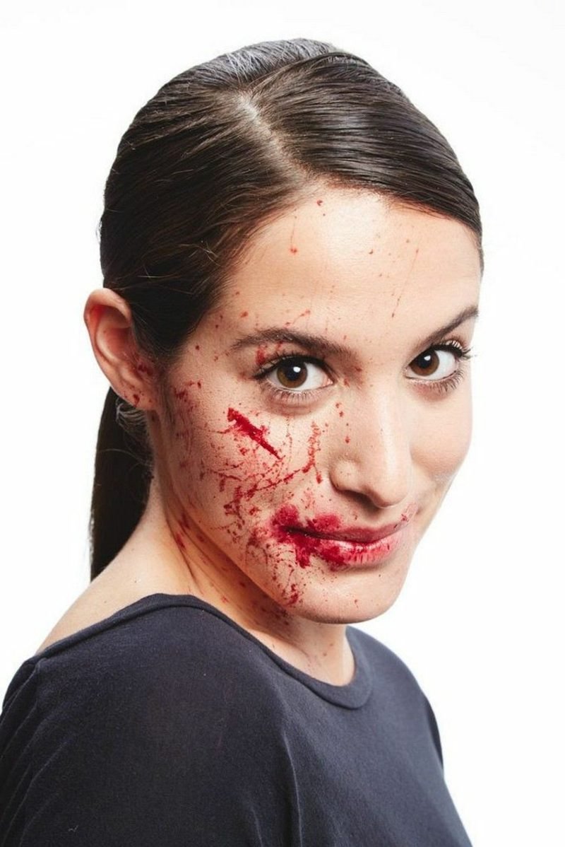 Tecniche di trucco Halloween macchie di sangue finto viso Consigli per il trucco di Halloween donne