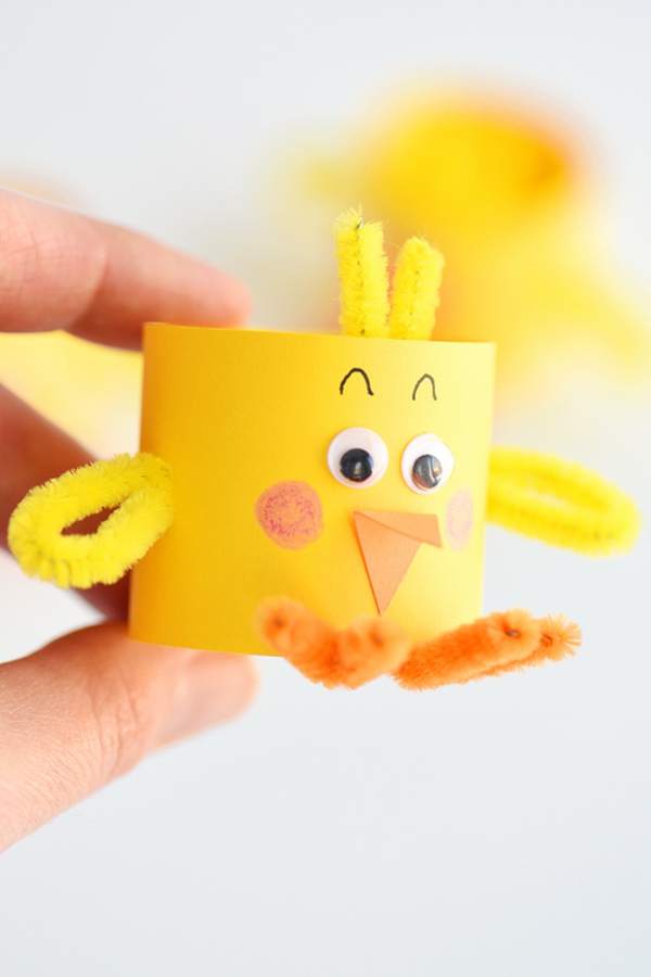faire des décorations de pâques en papier poulets de pâques idées d'artisanat créatif avec les enfants