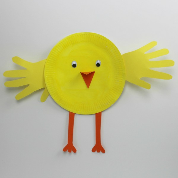 faire des décorations de pâques en papier poulets de pâques assiettes en papier contours de la main