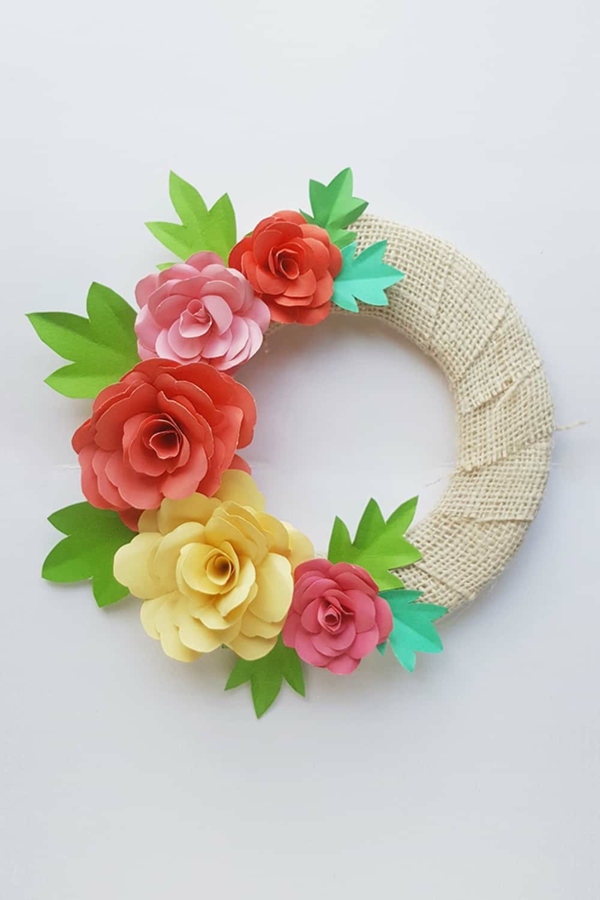 faire des décorations de pâques en papier fleurs de couronne de pâques de printemps