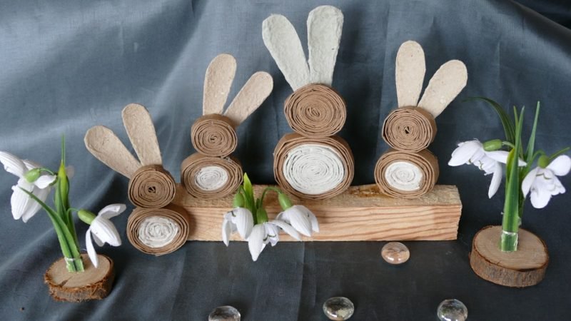 A húsvéti nyuszik quilling -t készítenek A húsvéti dekoráció quillinget készít