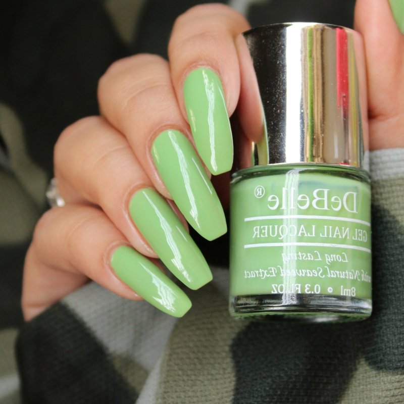 verde oliva manicure pastello molto bella unghie moderne 2021 verde pastello
