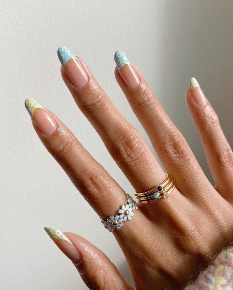 French Nails motivo floreale in pizzo splendido motivo floreale in pizzo con manicure francese