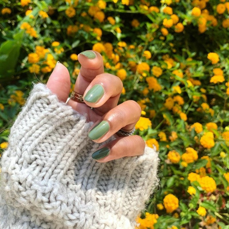 Unghie pastello tonalità moderne verde oliva manicure verde oliva moderna