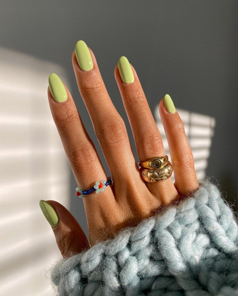 Nail design delicato verde pastello femminile manicure delicata in verde