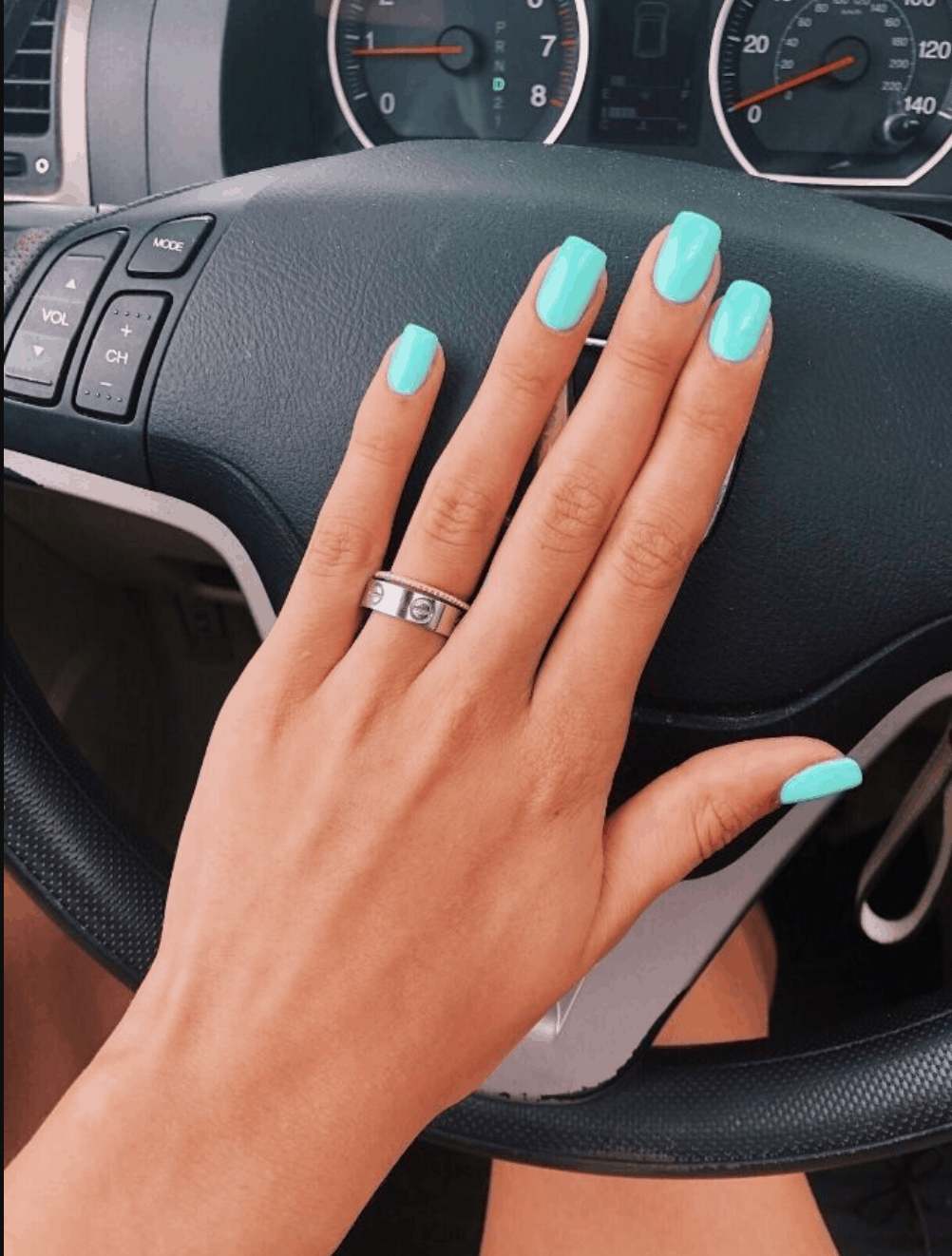 Idee per il design delle unghie colori pastello manicure moderna blu-verde