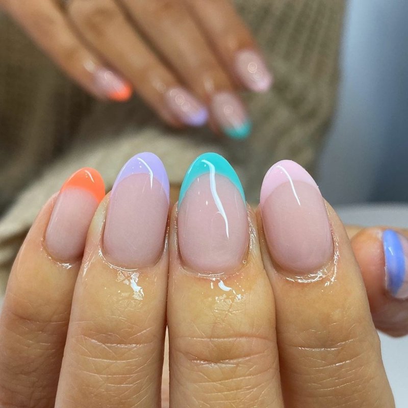Suggerimenti colorati per manicure francese aspetto meraviglioso Unghie pastello French manicure