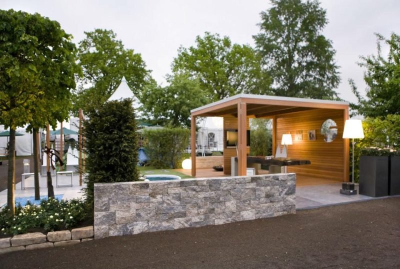 Construisez votre propre pavillon illuminé en combinaison avec des meubles élégants Construisez votre propre pavillon illuminé