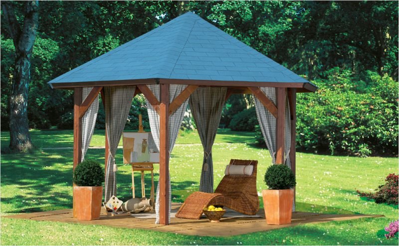 Construire soi-même un pavillon au milieu du jardin est parfait pour la détente Construisez vous-même un pavillon au milieu du jardin