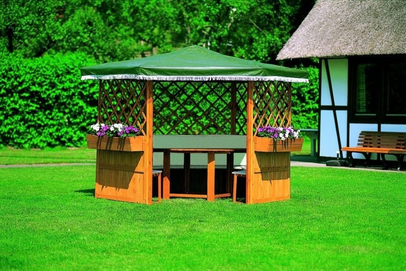 Construire soi-même un pavillon apporte une ambiance joyeuse dans le jardin Construisez vous-même un pavillon