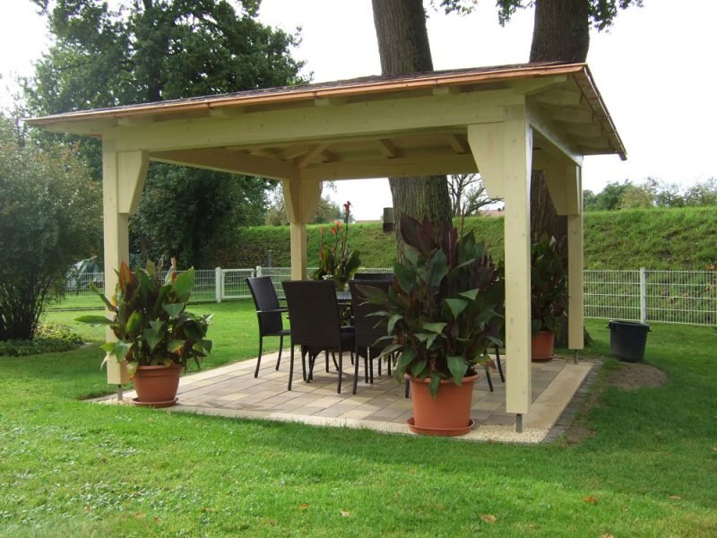 Construisez vous-même un grand pavillon en bois décoré de plantes Construisez vous-même un grand pavillon