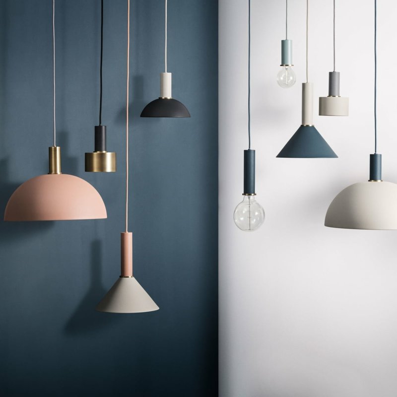 több függő lámpa kellemes hangulatot