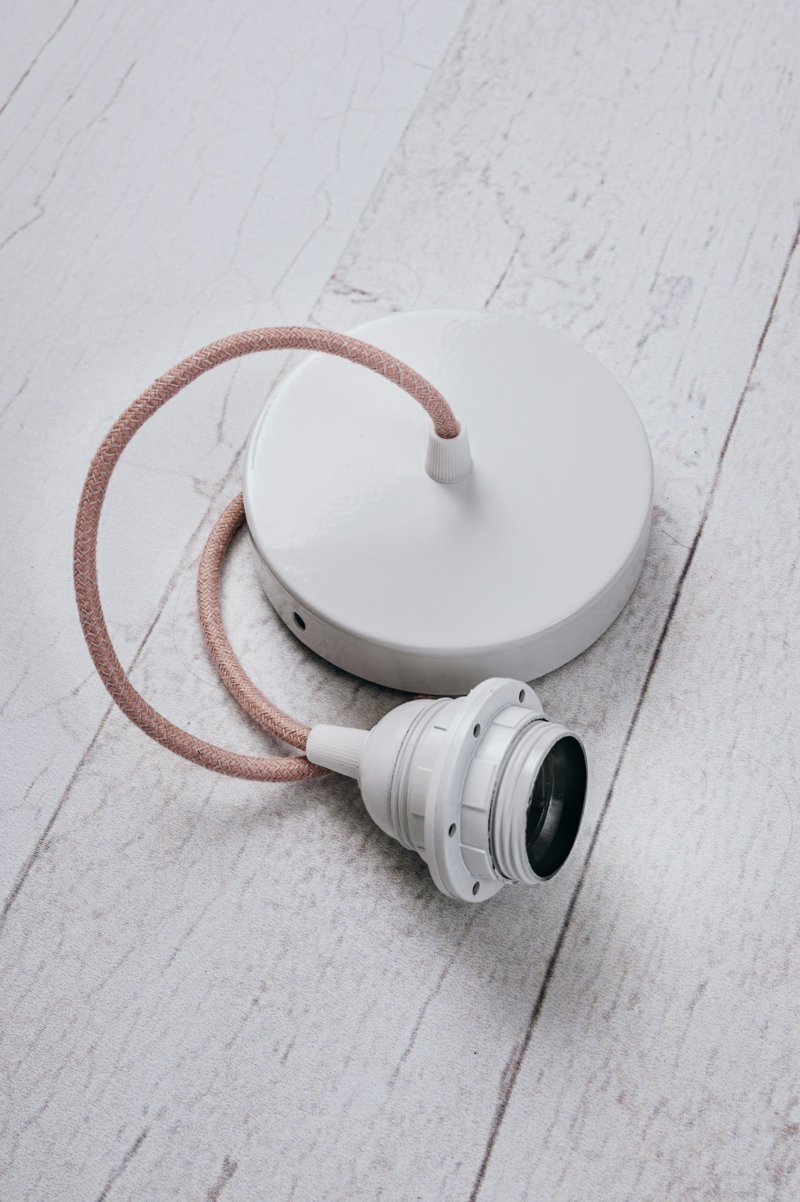 csatlakoztassa össze a lámpa alkatrészeit