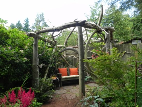 rusztikus-kert-pergola-kert-ötletek-kerttervezési példák