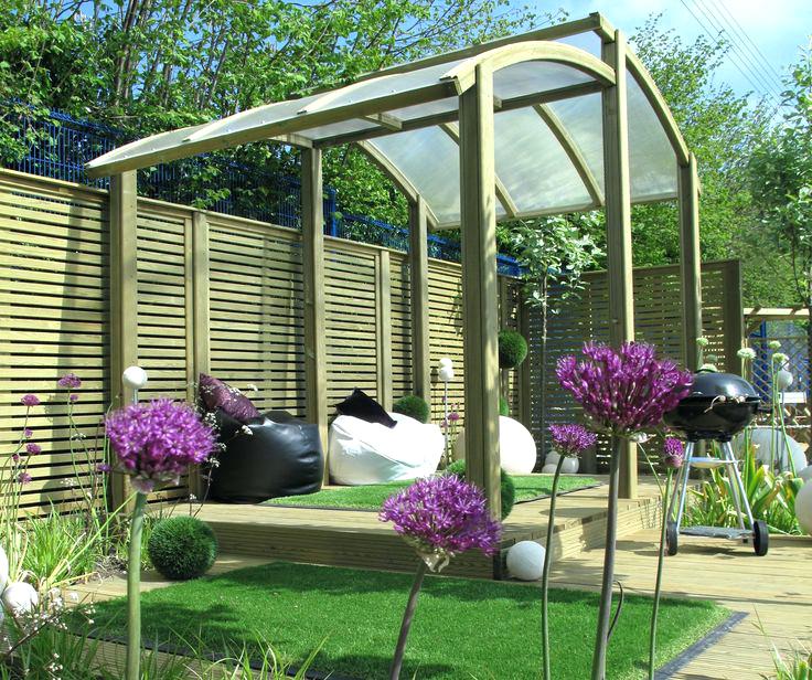 Lila virágok nagy pergolák