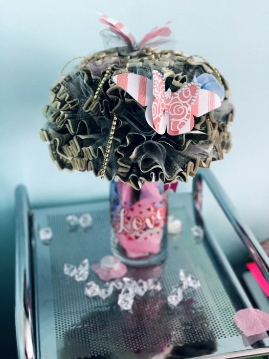 Des cadeaux en argent intelligents et pratiques font de belles couronnes de fleurs en argent