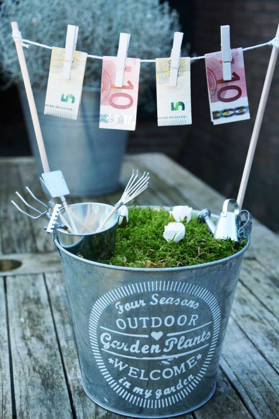 Fabriquez des cadeaux en argent intelligents et pratiques dans un jardin de fées en pot avec des billets de banque