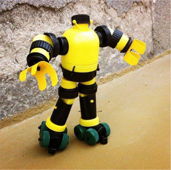 Kinderambachten van plastic deksels