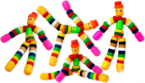 Kinderambachten van plastic deksels en eieren