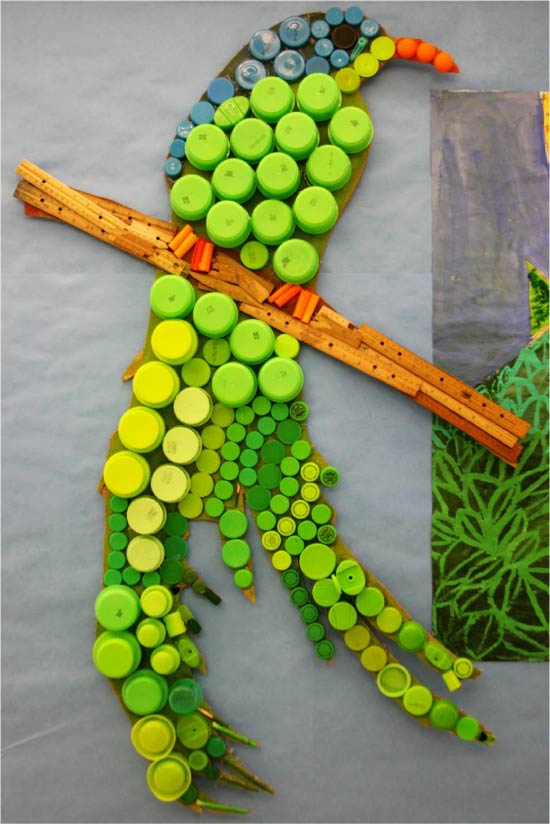 Paneel gemaakt van plastic deksels