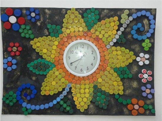 Paneel gemaakt van plastic deksels