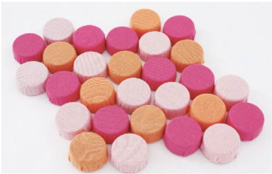 Een standaard maken voor gerechten van plastic deksels