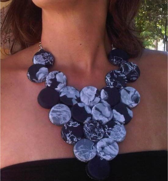 Ketting gemaakt van plastic kroonkurken