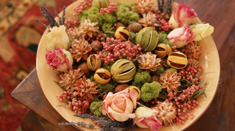 Pot-pourri per preparare la funzione decorativa I potpourri lo fanno sembrare più attraente