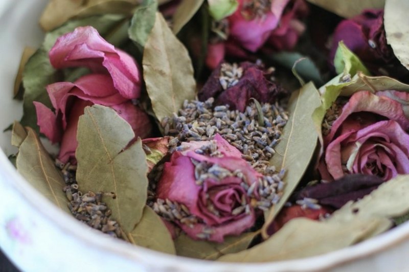 La fragranza della stanza rende le rose secche foglie di alloro lavanda Pot-pourri fare rose lavanda alloro