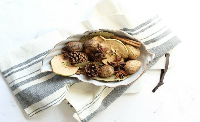 Pot-pourri autunno secco fette di mela noci cannella anice stellato La fragranza della stanza fa le fette di mela autunnali