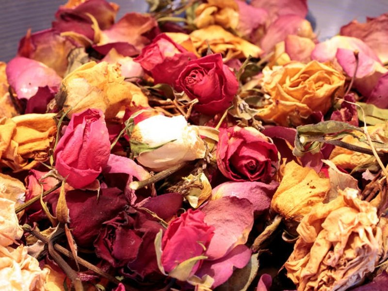pot-pourri di rosa secco aromatico Prepara tu stesso il pot-pourri con le rose intere