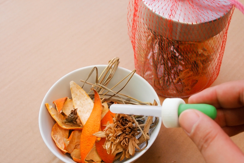 Oli essenziali pot-pourri fai da te Prepara il pot-pourri con gli oli essenziali