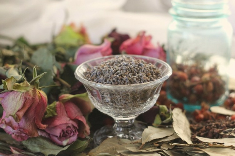 Prepara dei pot-pourri aromatici con la lavanda Preparare il pot-pourri con la lavanda