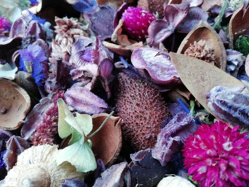 Gli ingredienti naturali creano ricette per le fragranze per ambienti Prepara tu stesso il pot-pourri alla lavanda