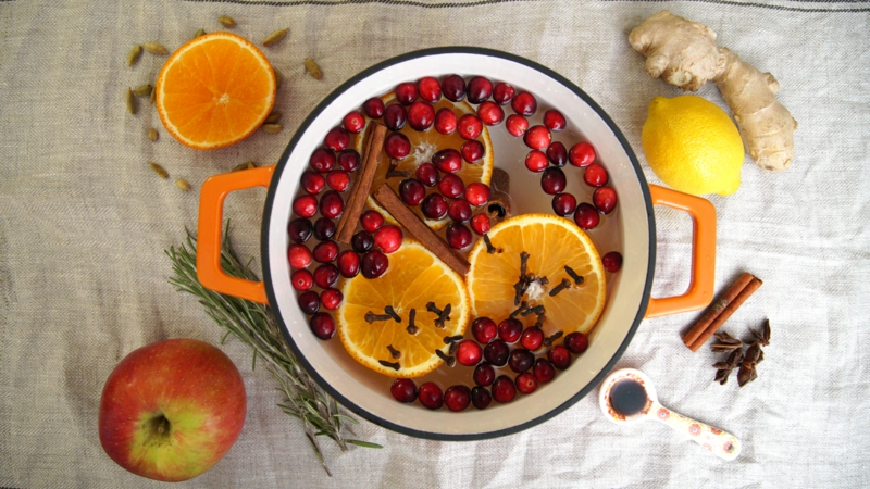 Pot-pourri fai da te fette di arancia e cannella per Natale Prepara tu stesso il pot-pourri con ingredienti freschi